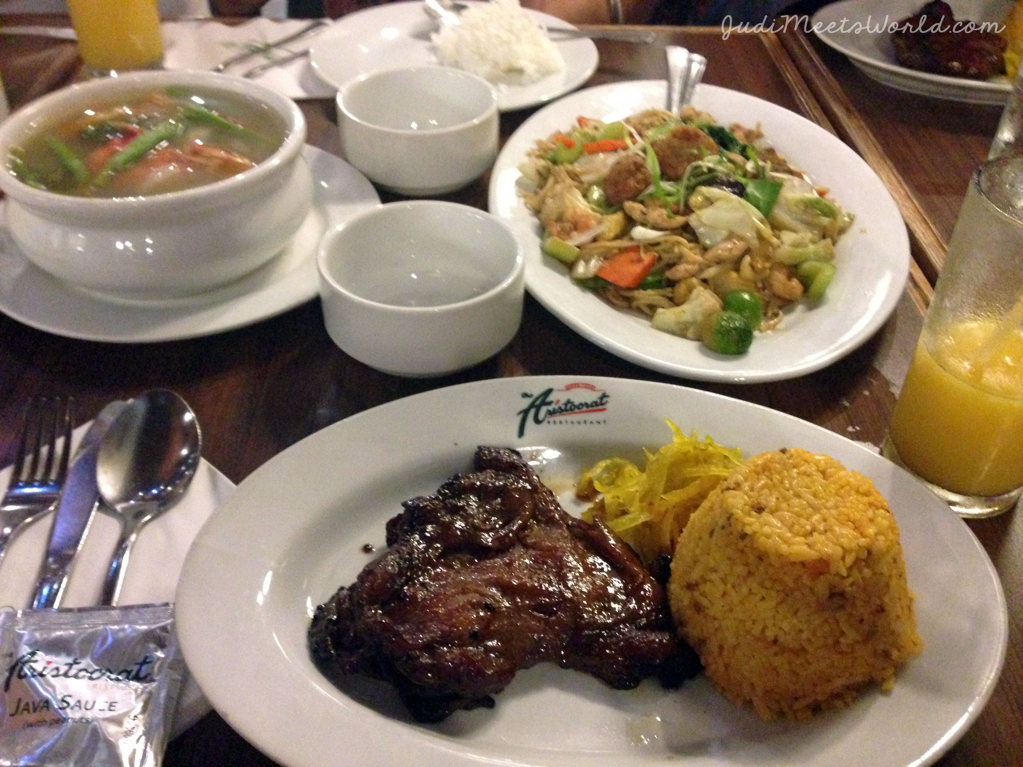 Meet Aristocrat Restaurant, Manila.